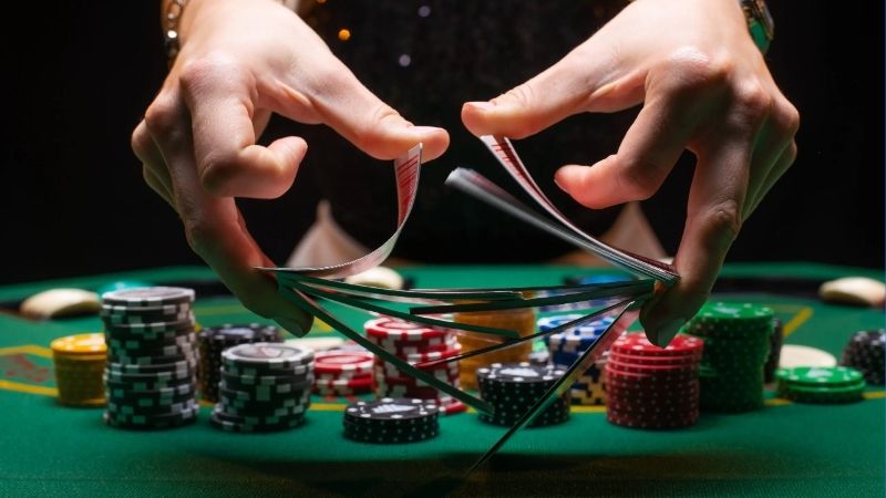 Những ưu điểm của việc chơi poker online