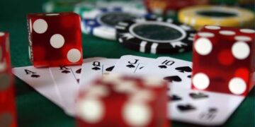 Tài xỉu là sao? Phân tích quy tắc và cách đặt cược.